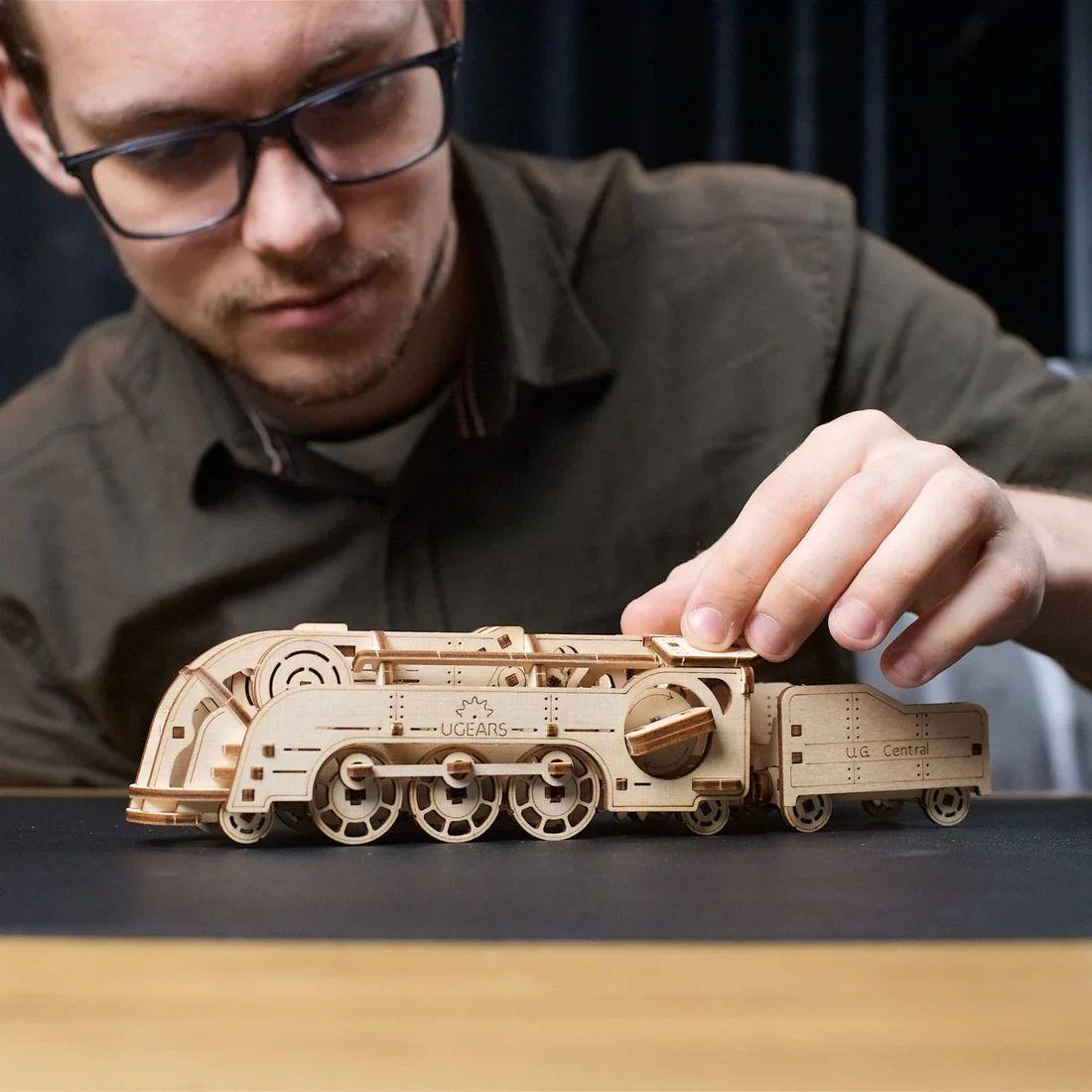 Puzzle 3D de madera mecánico UGEARS- Mini Locomotora-3