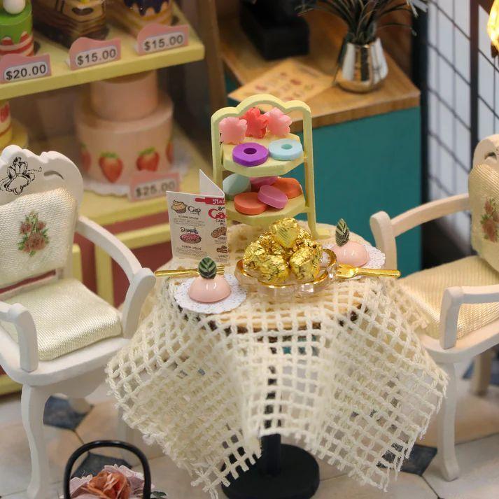 Casa Miniatura DIY "Sweet Cake" con Luces LED Kit de Madera S2201-3