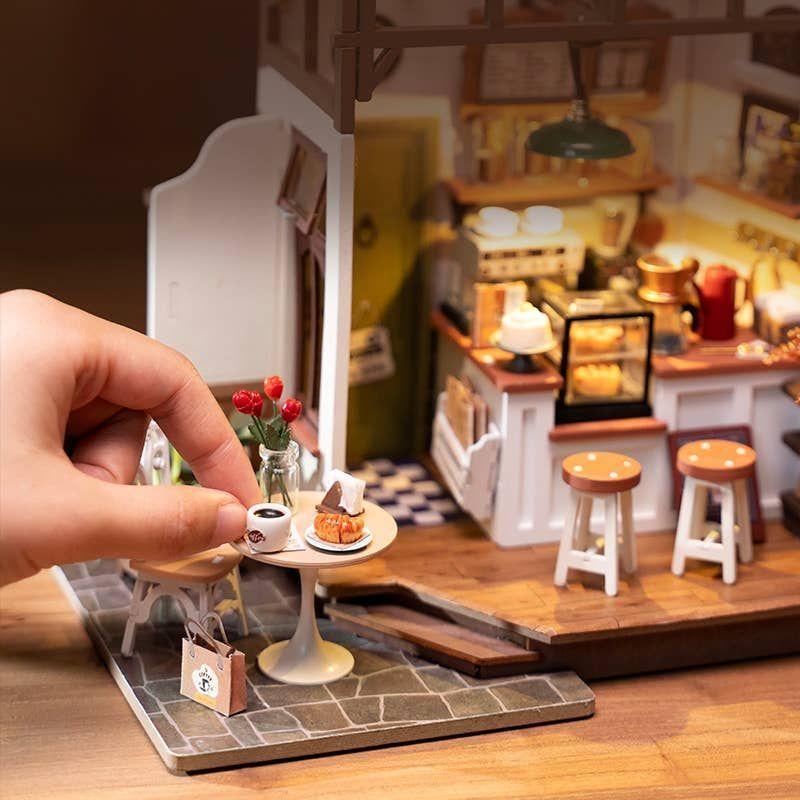 Miniatura DIY "Slow Life Café" - Cafetería para Armar con Luz (Rolife)-4