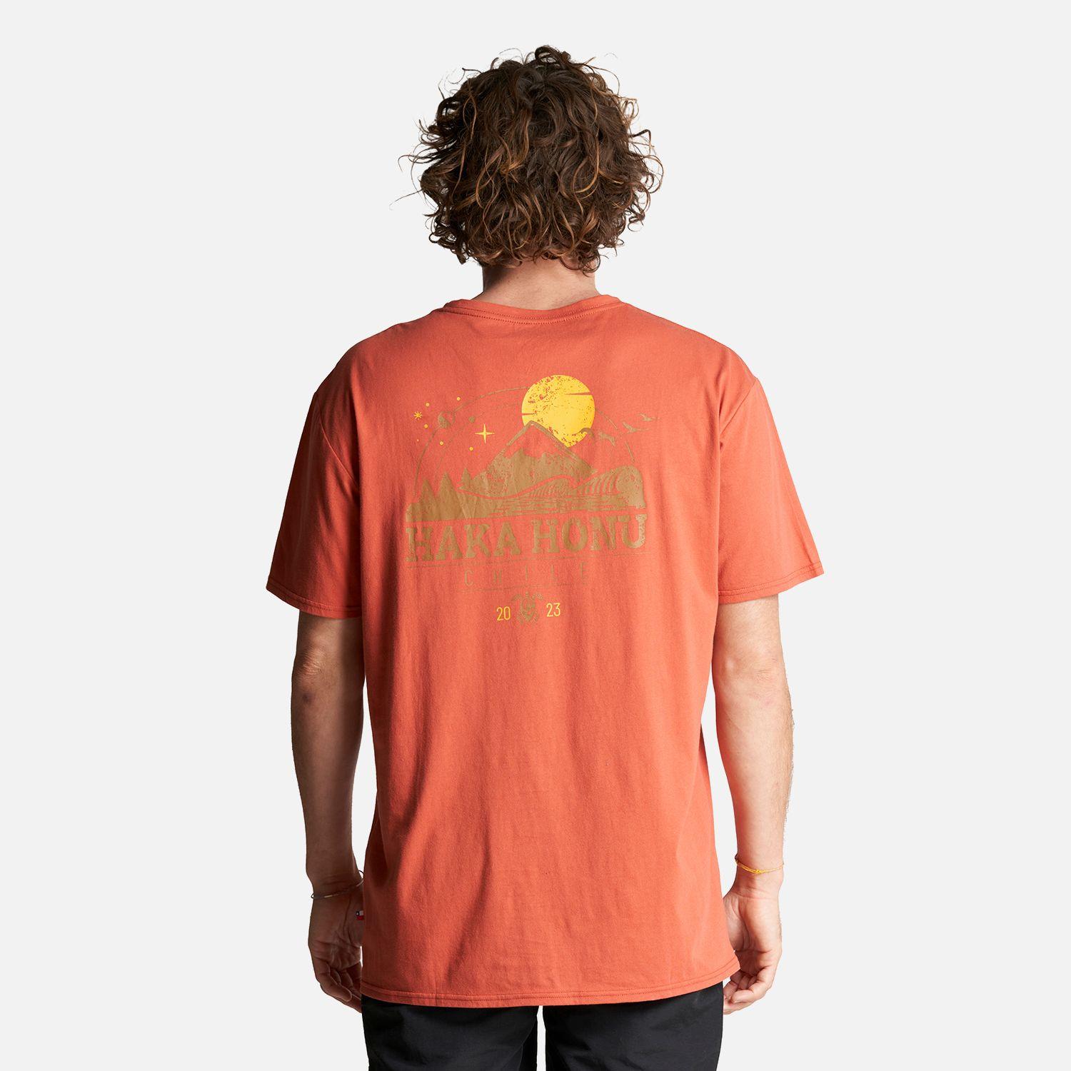 Polera Hombre Atardecer Naranjo Haka Honu-3