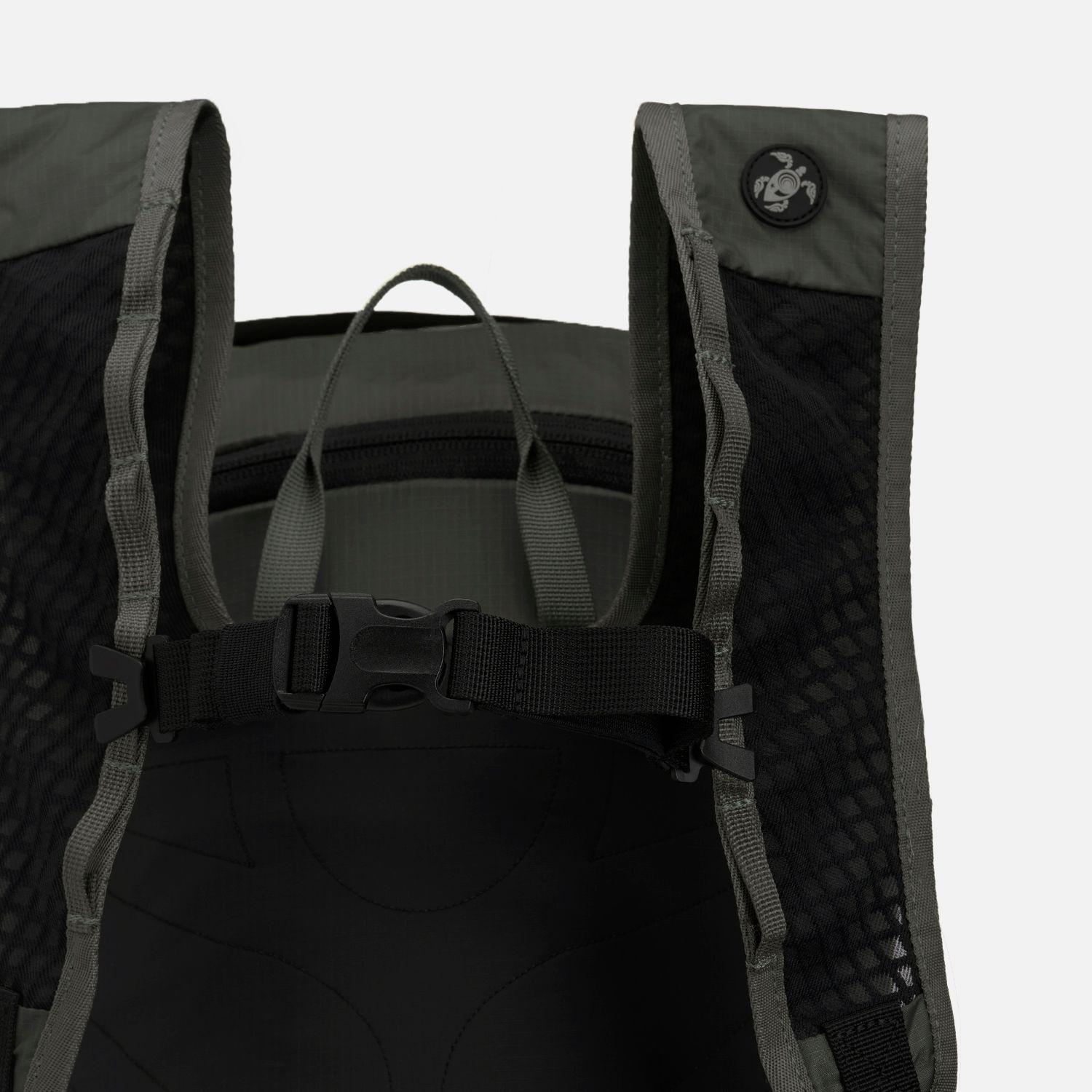 Mochila Peso Pluma 25L Negro  Haka Honu-5