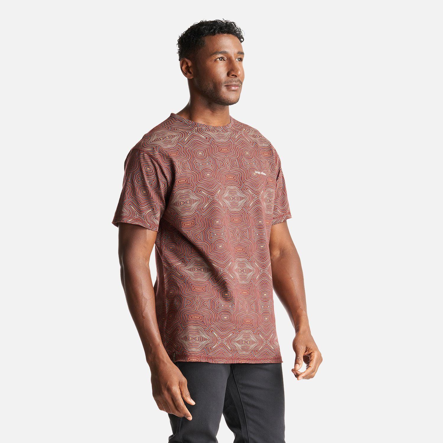 Polera Hombre Bi-curioso Print Burdeo Haka Honu-2