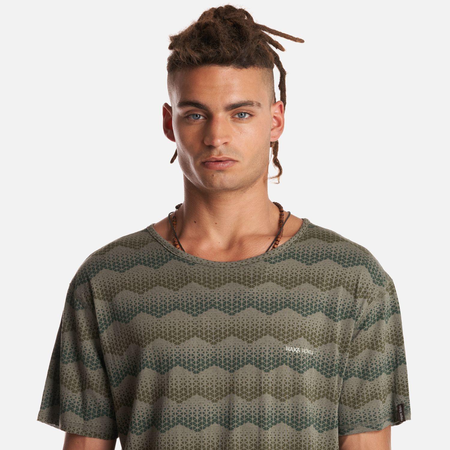 Polera Hombre Bi-Curioso Print Oliva Haka Honu-4