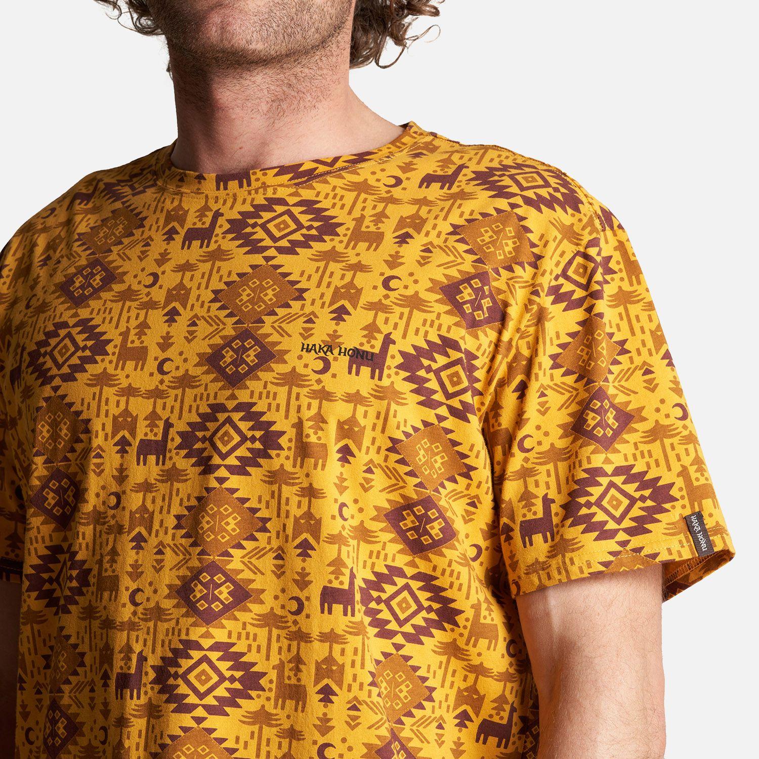 Polera Hombre Llámalo Print Mostaza Haka Honu-4