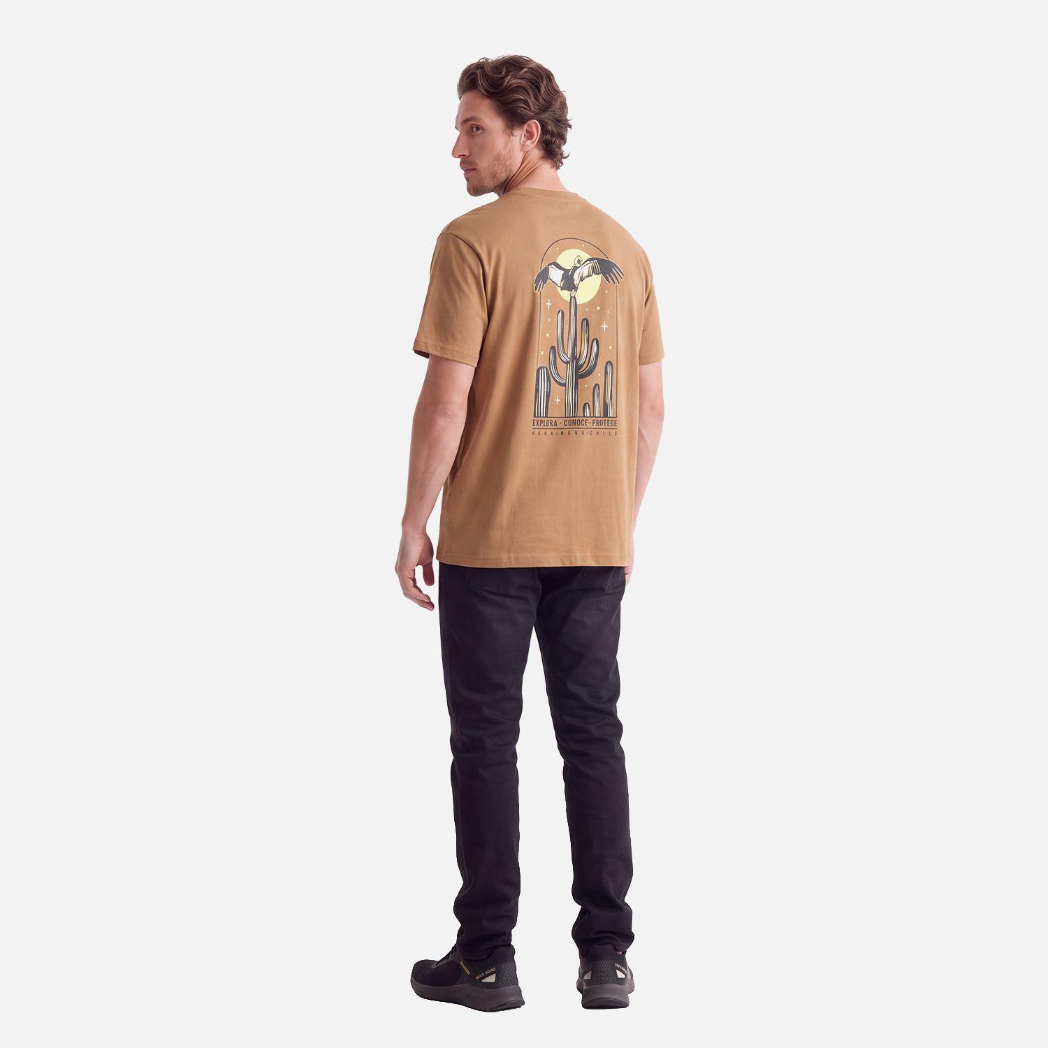 Polera Hombre Voy y Vuelvo Cafe Claro Haka Honu V27-2