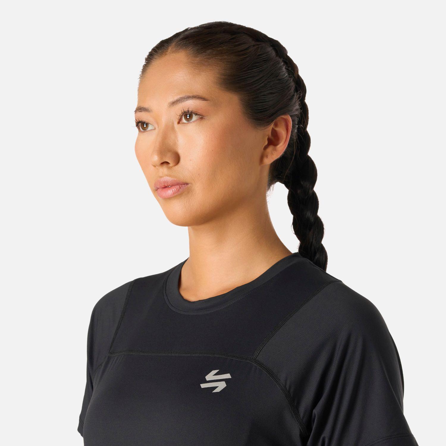 Polera manga corta running mujer Built To Move-4