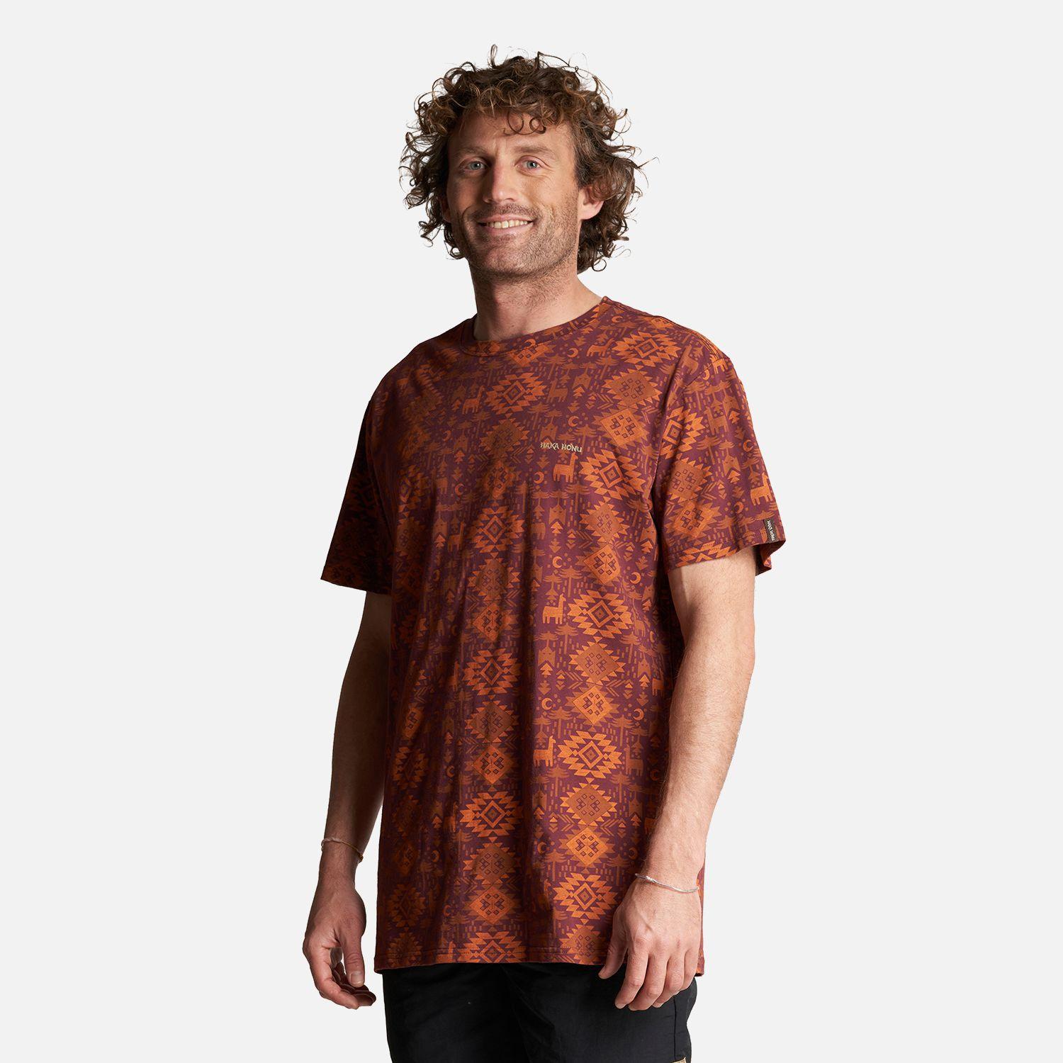 Polera Hombre Llámalo Print Burdeo Haka Honu-2