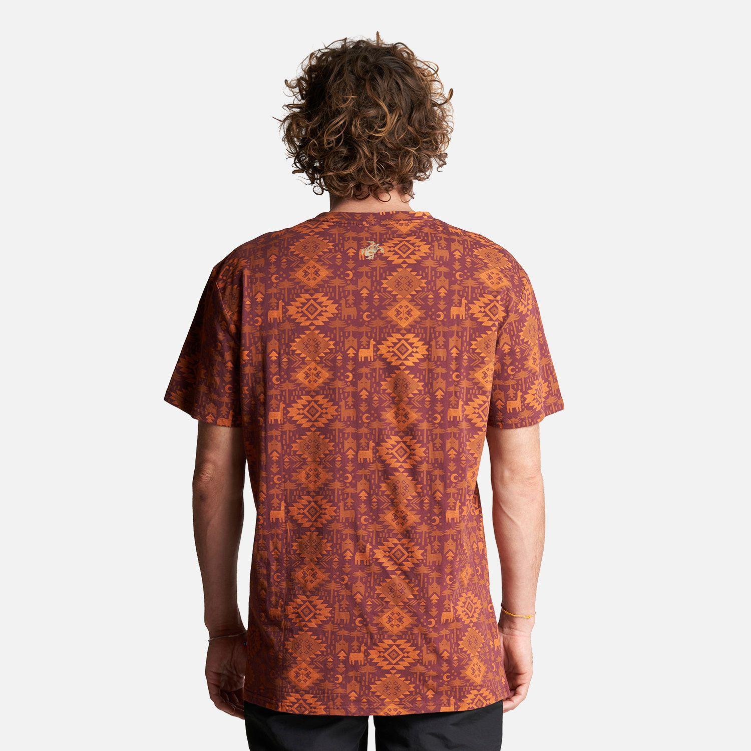 Polera Hombre Llámalo Print Burdeo Haka Honu-3
