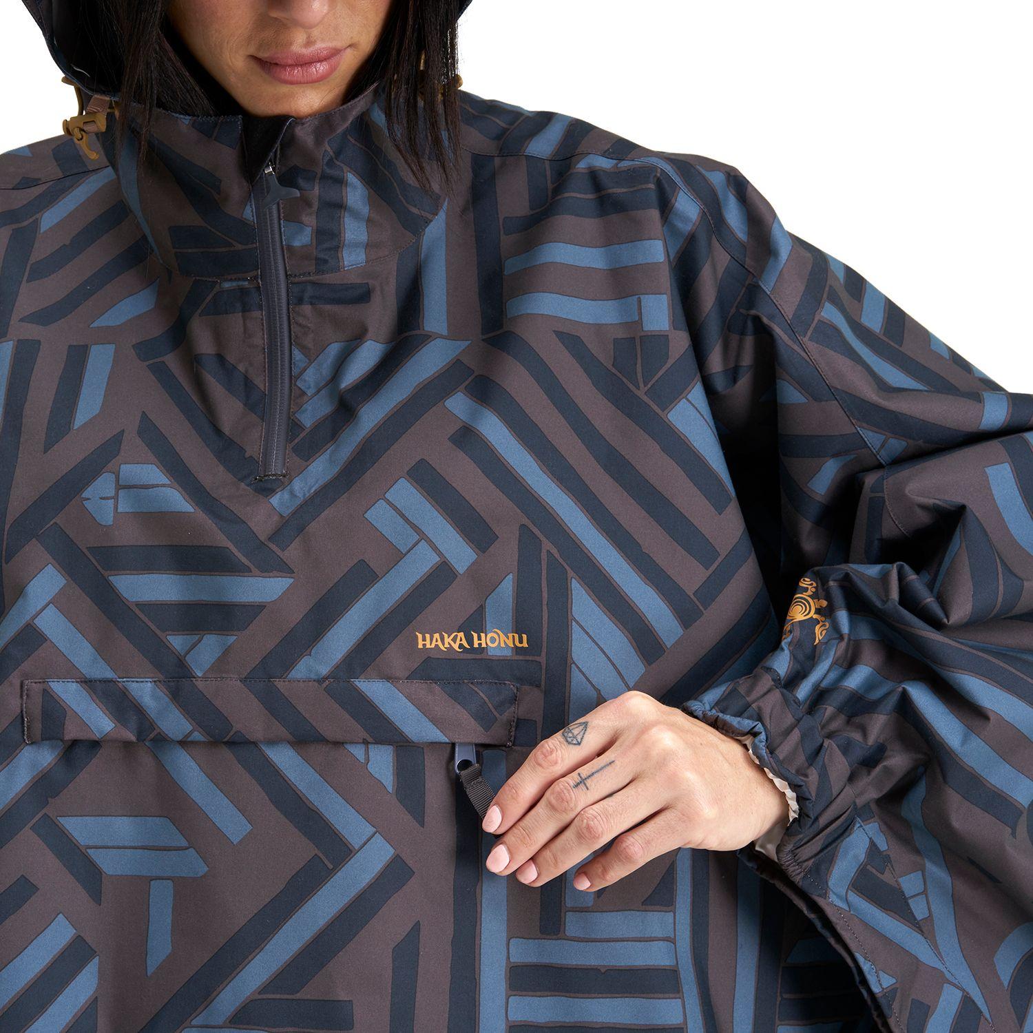 Poncho Unisex Capuchina Negro Haka Honu-4