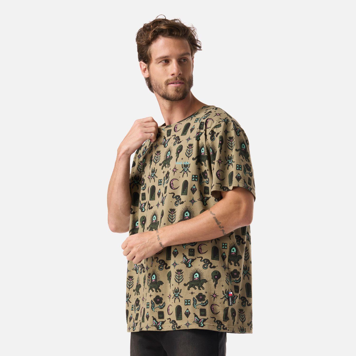Polera Hombre Esoterica Print Verde Militar Haka Honu V26-1