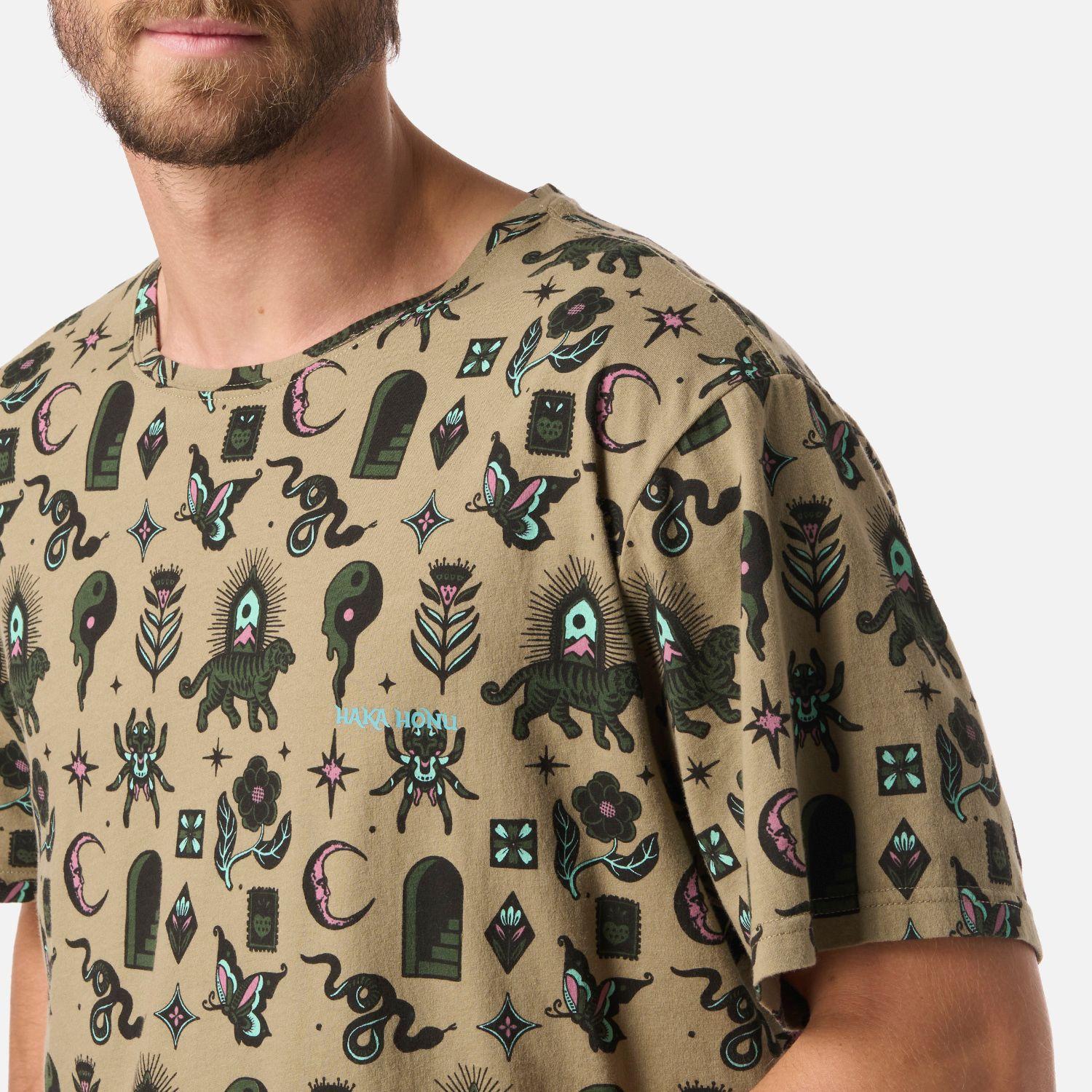 Polera Hombre Esoterica Print Verde Militar Haka Honu V26-3