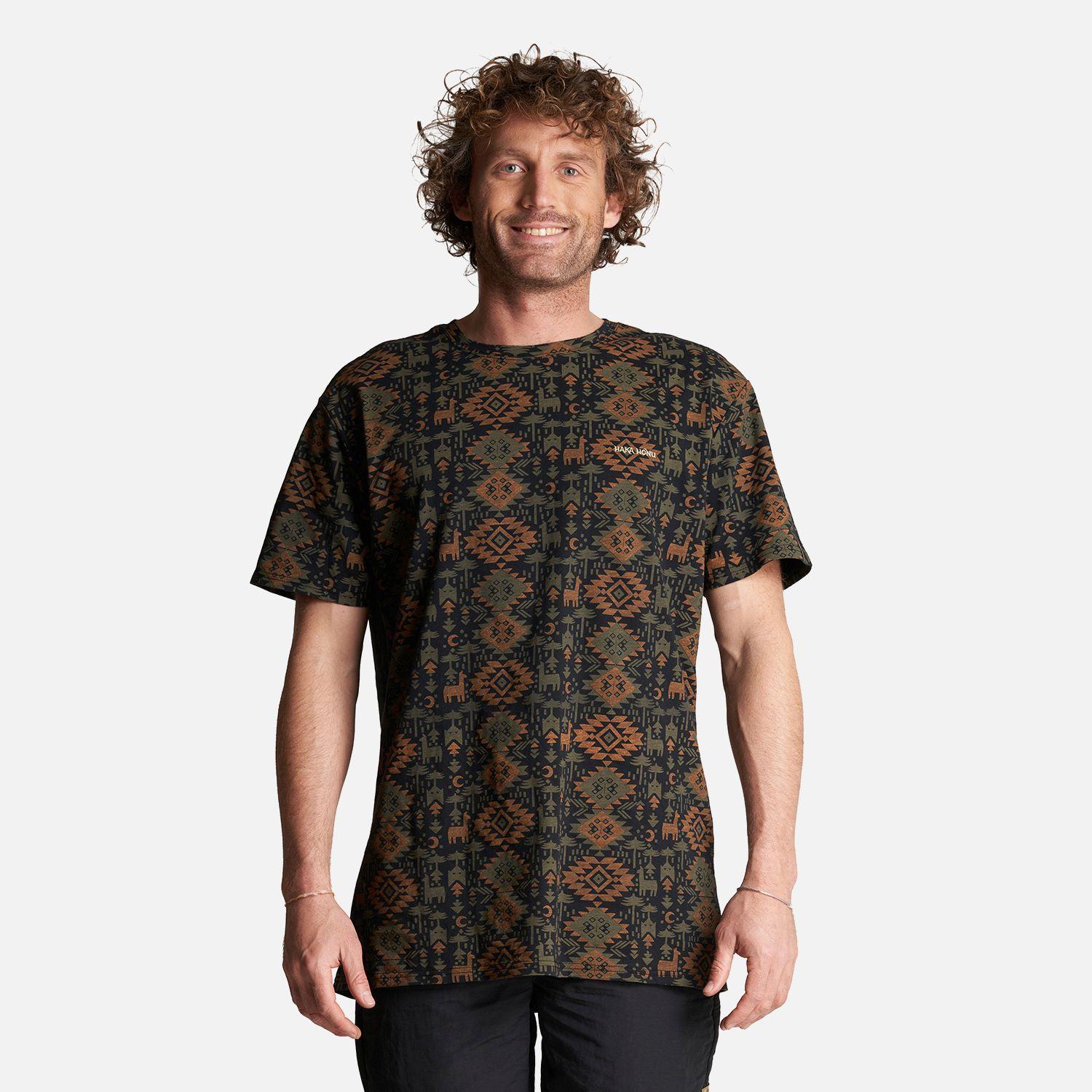 Polera Hombre Llámalo Print Negro Haka Honu-1