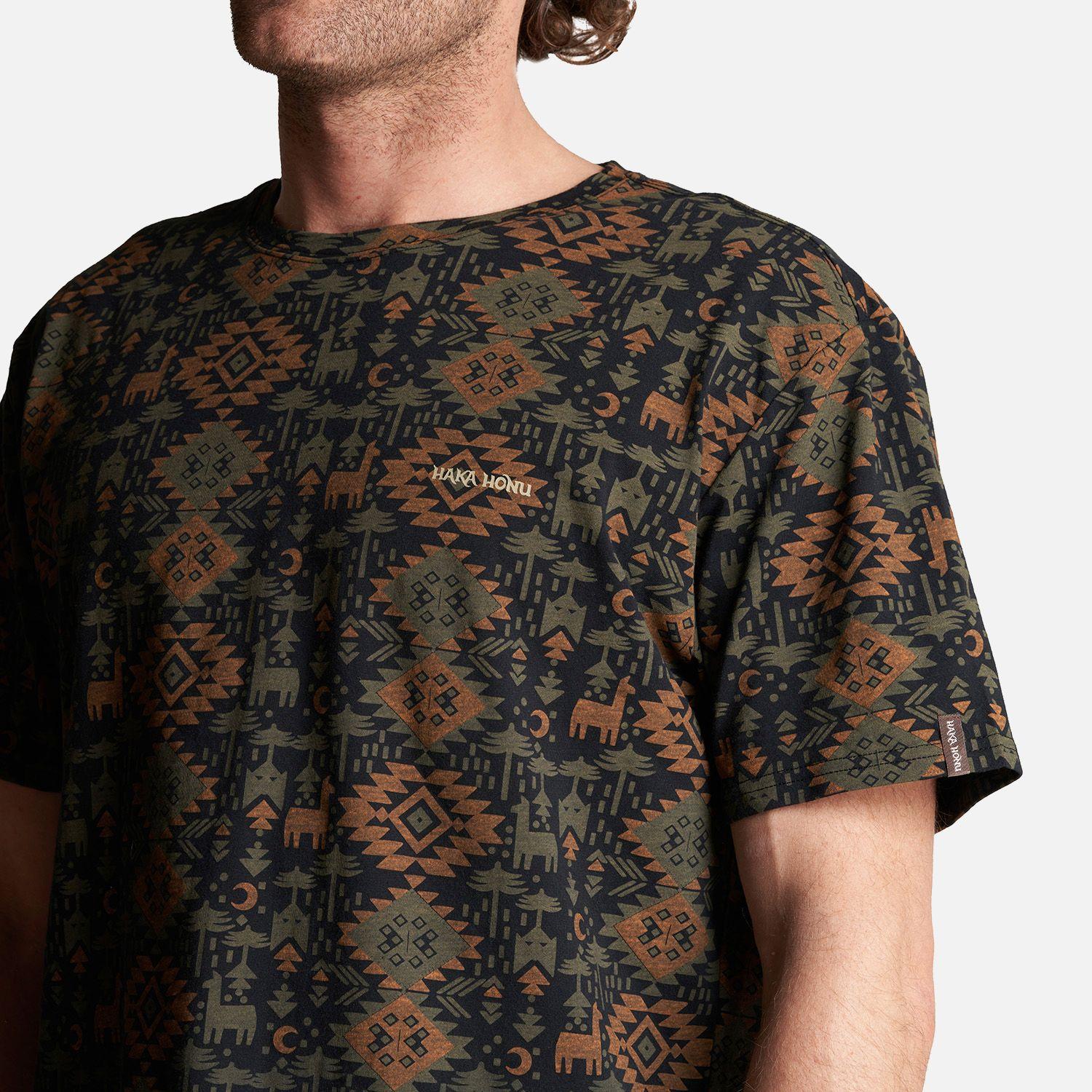 Polera Hombre Llámalo Print Negro Haka Honu-4