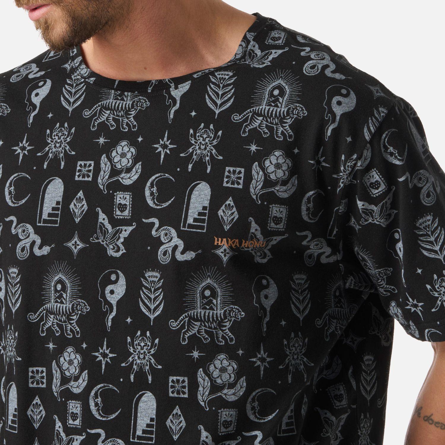 Polera Hombre Esoterica Print Negro Haka Honu V26-3