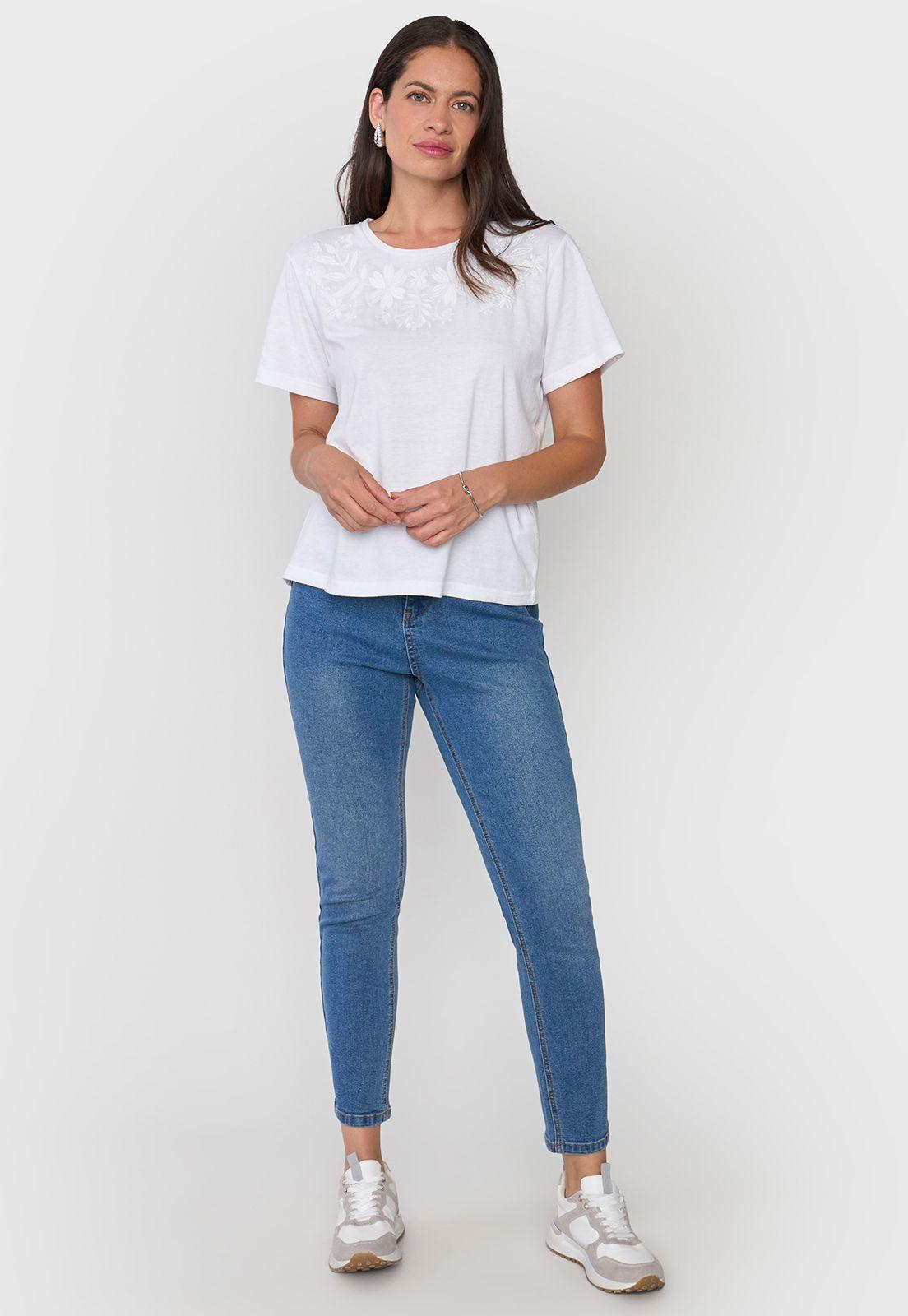 Polera Mujer Bordado Blanco Corona-3
