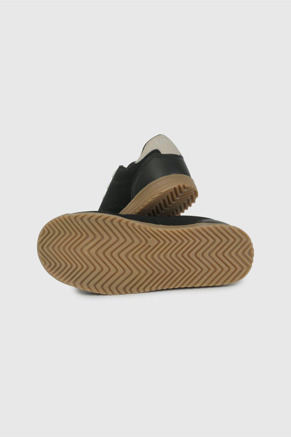 Zapatilla Urbana Negra 57270201V26-2