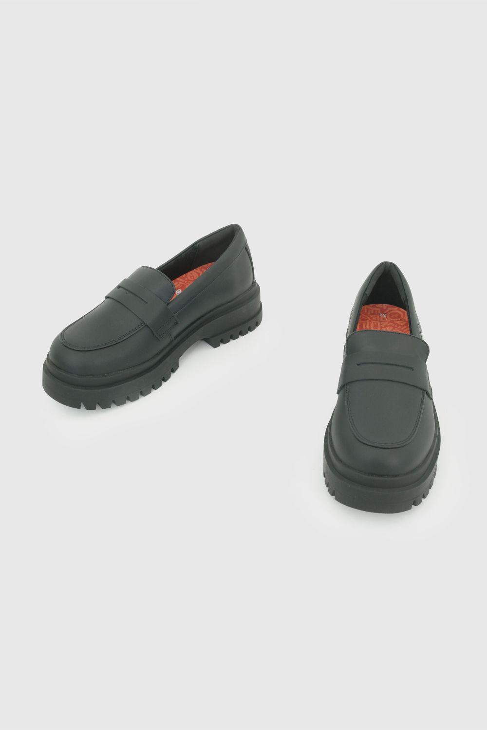 Zapato Escolar de Niña Negro capellada de cuero-3