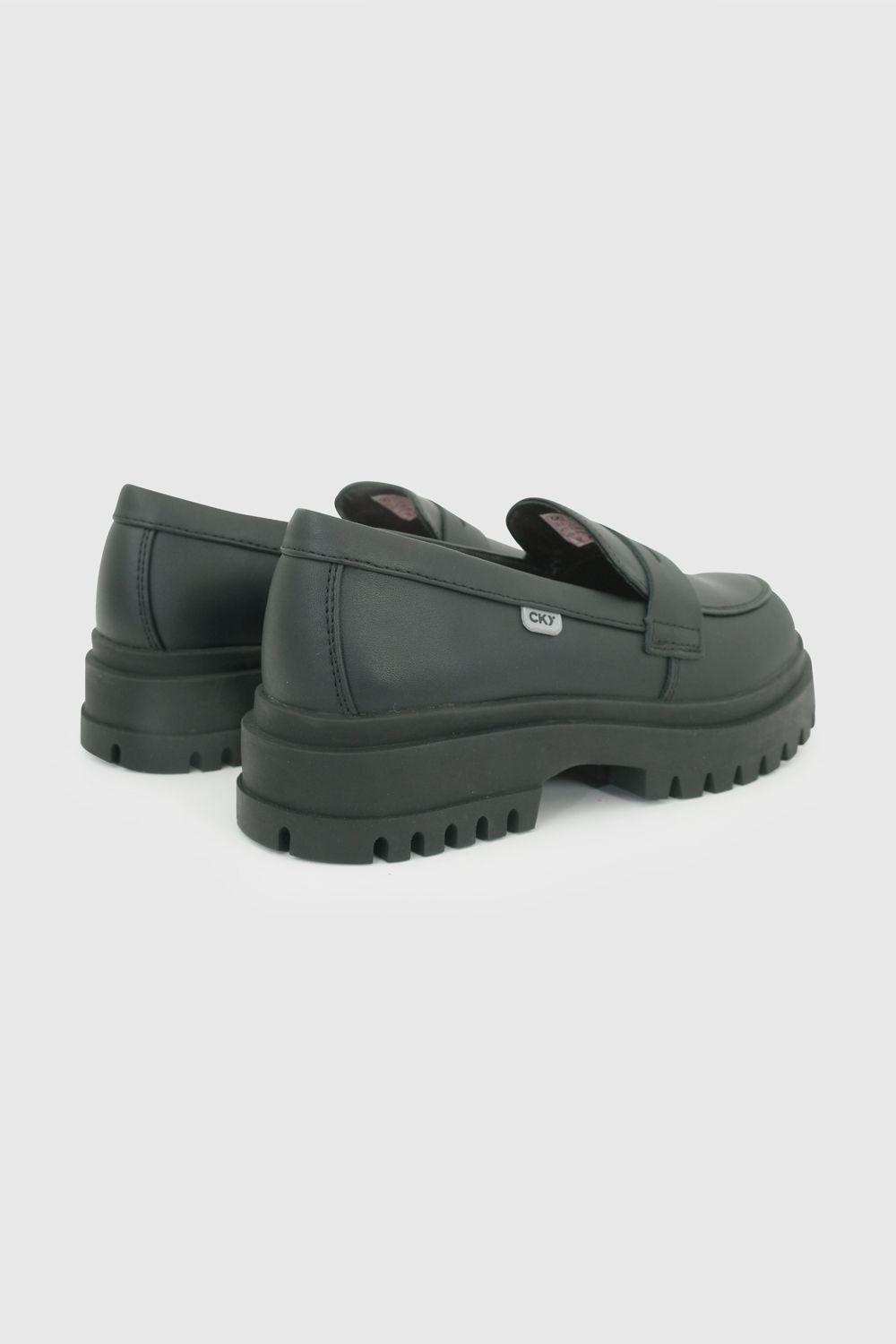 Zapato Escolar de Niña Negro capellada de cuero-4