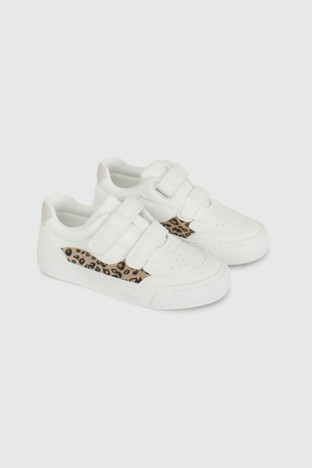 Zapatilla Blanca con Estrella y Animal Print 57060210V26-0