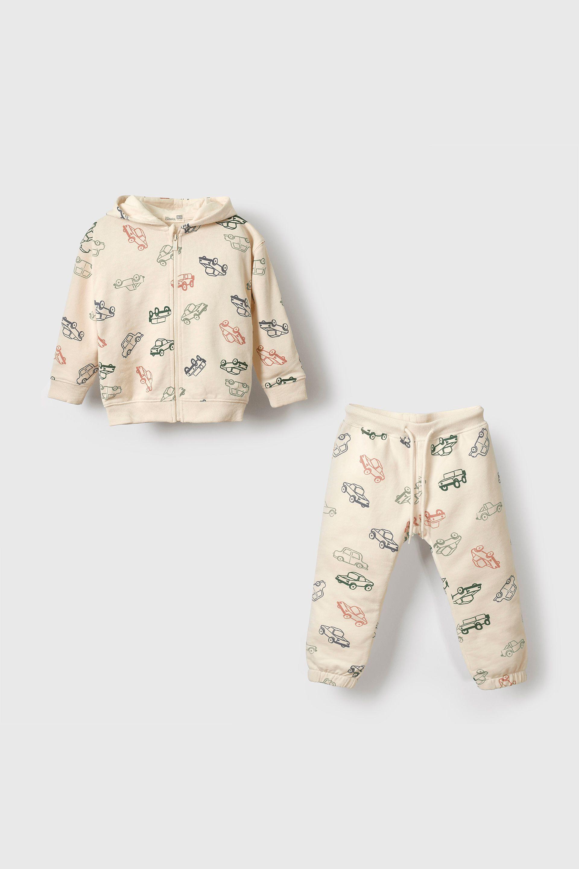 Buzo blanco con estampado de autos para niños-4