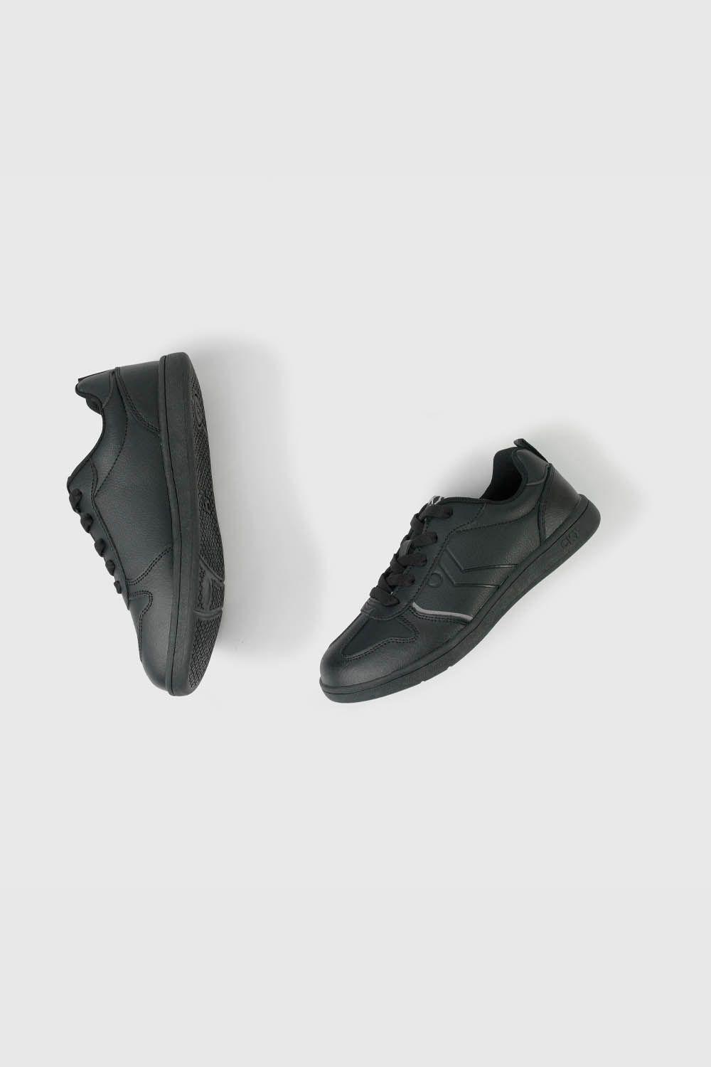 Zapatilla Escolar Negra con Cordón Unisex-3