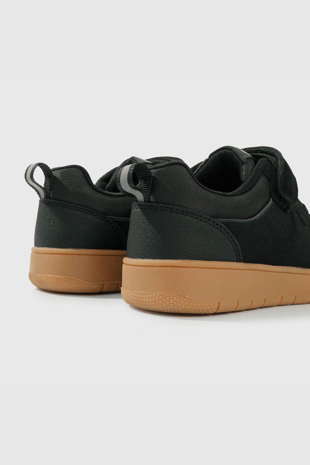 Zapatilla Escolar Negra para niño-4