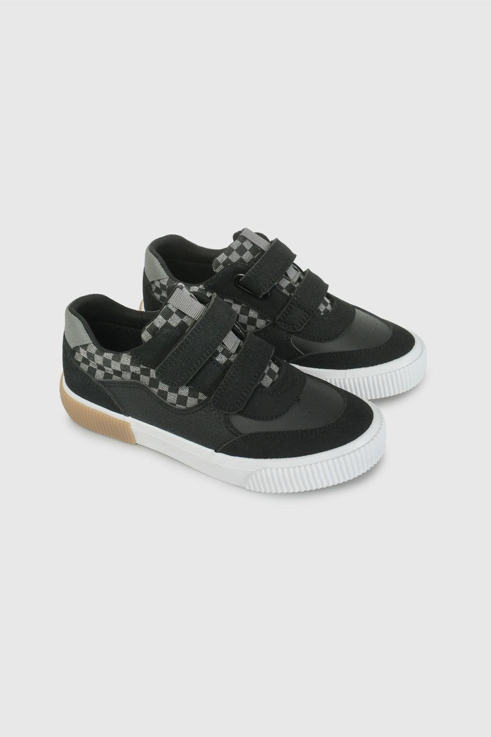 Zapatilla Urbana Negra con Cuadros 57210201V26-0