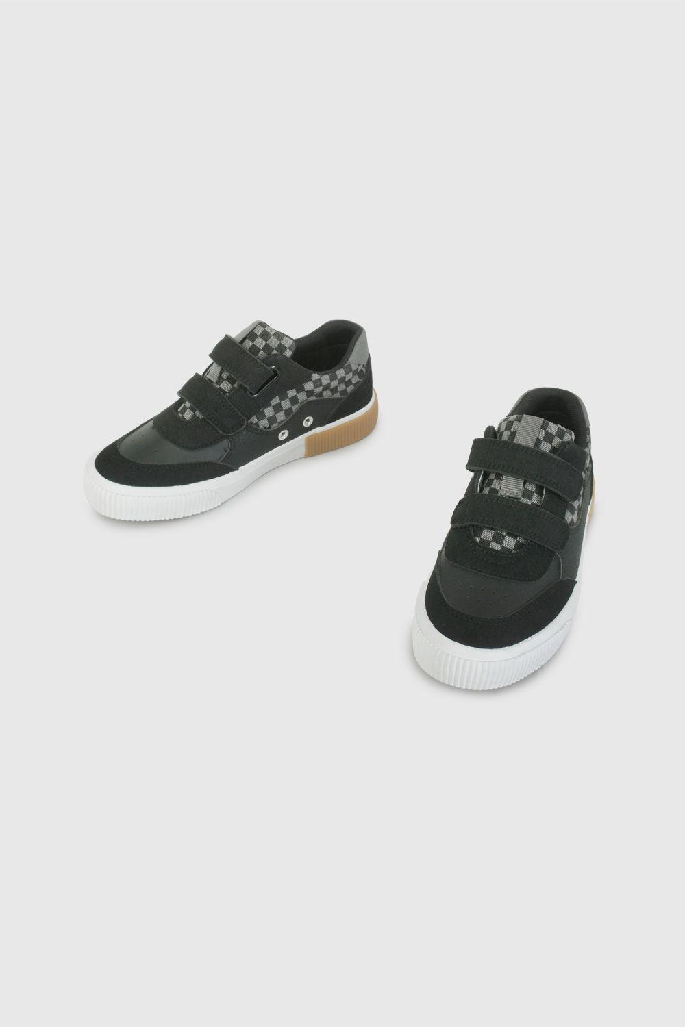 Zapatilla Urbana Negra con Cuadros 57210201V26-3