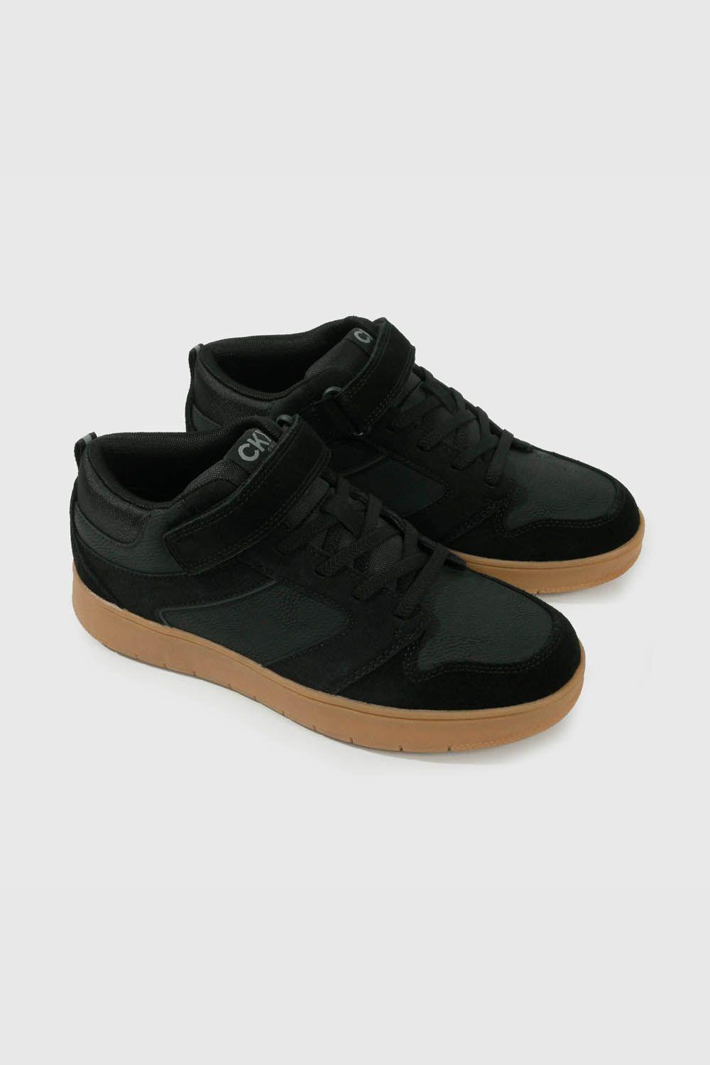 Zapatilla Negra con Cordón-0