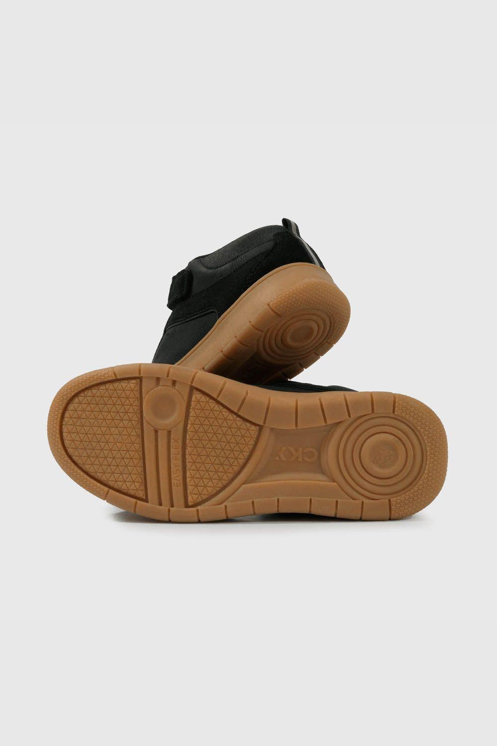 Zapatilla Negra con Cordón-2