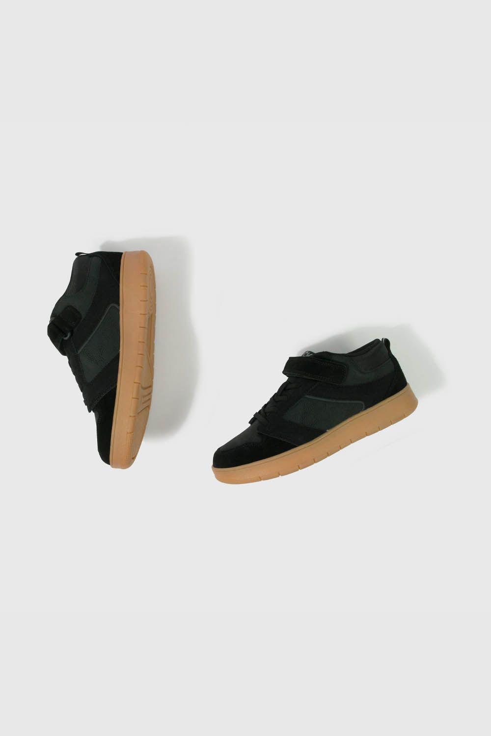 Zapatilla Negra con Cordón-3