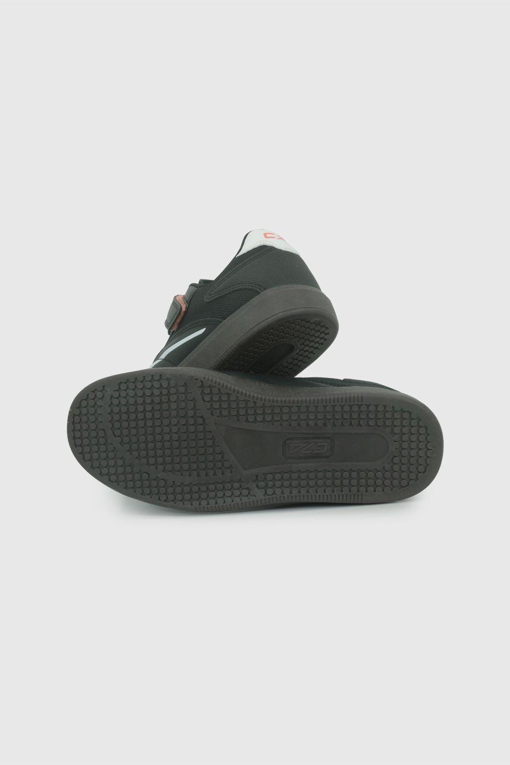 Zapatilla De Futbol Negra  58690201V26-2