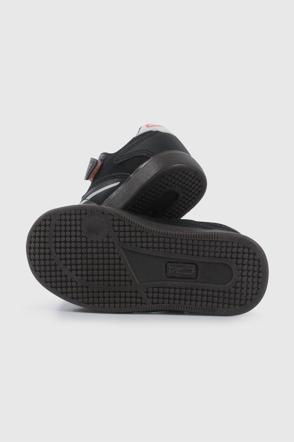 Zapatilla De Futbol Negra  48690201V26-2