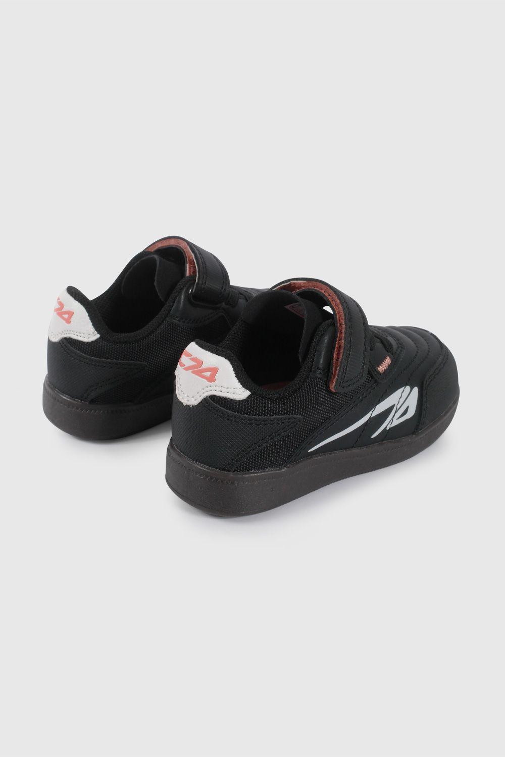 Zapatilla De Futbol Negra  48690201V26-4