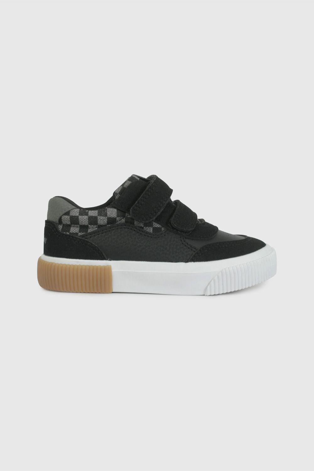 Zapatilla Urbana Negra con Cuadros 47210201V26-1