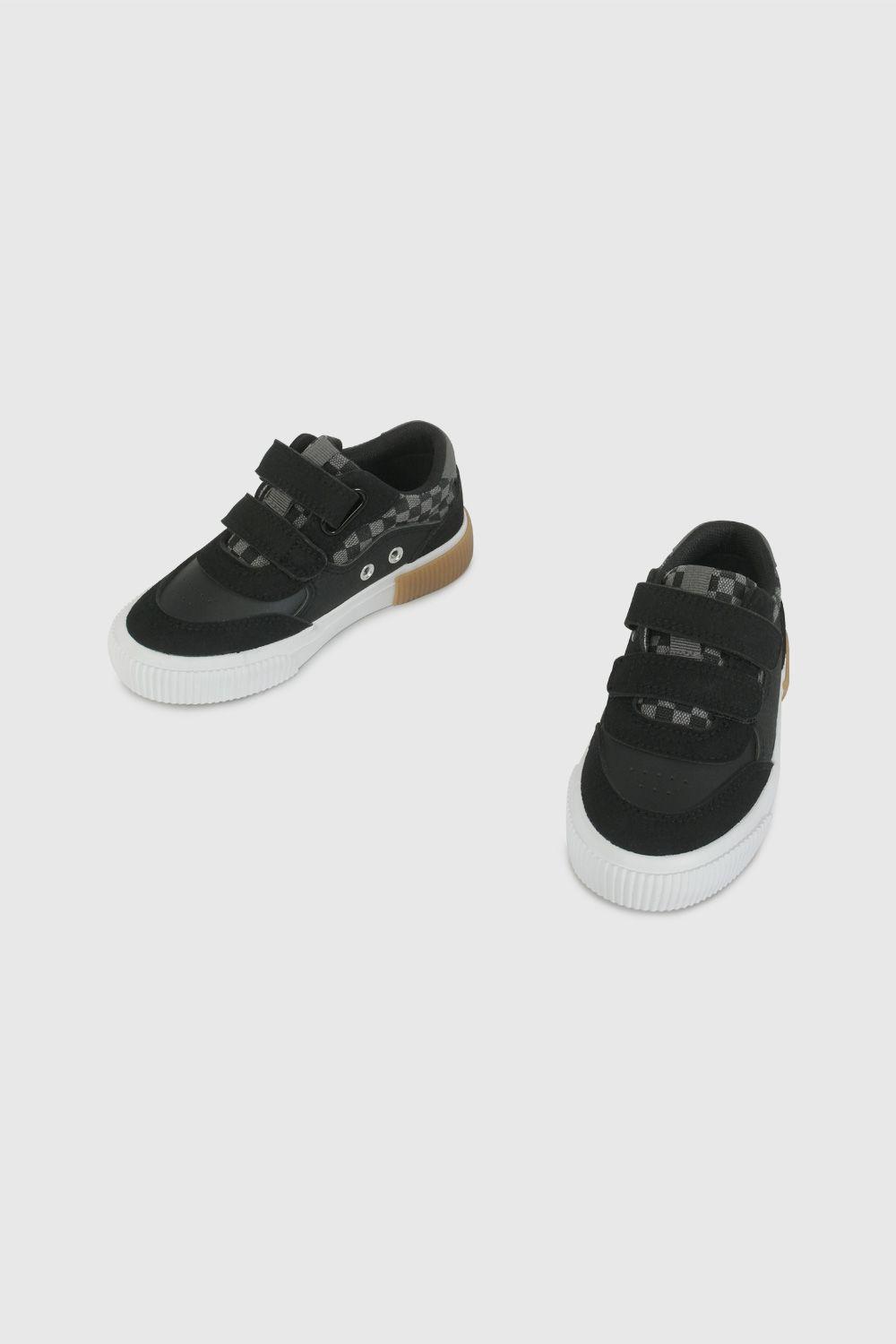 Zapatilla Urbana Negra con Cuadros 47210201V26-3