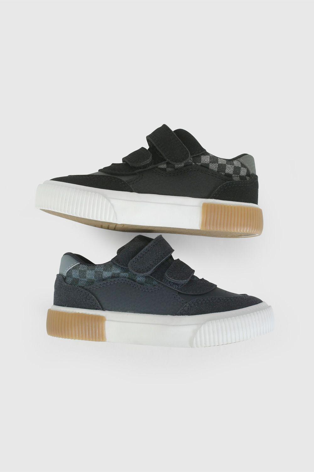 Zapatilla Urbana Negra con Cuadros 47210201V26-6