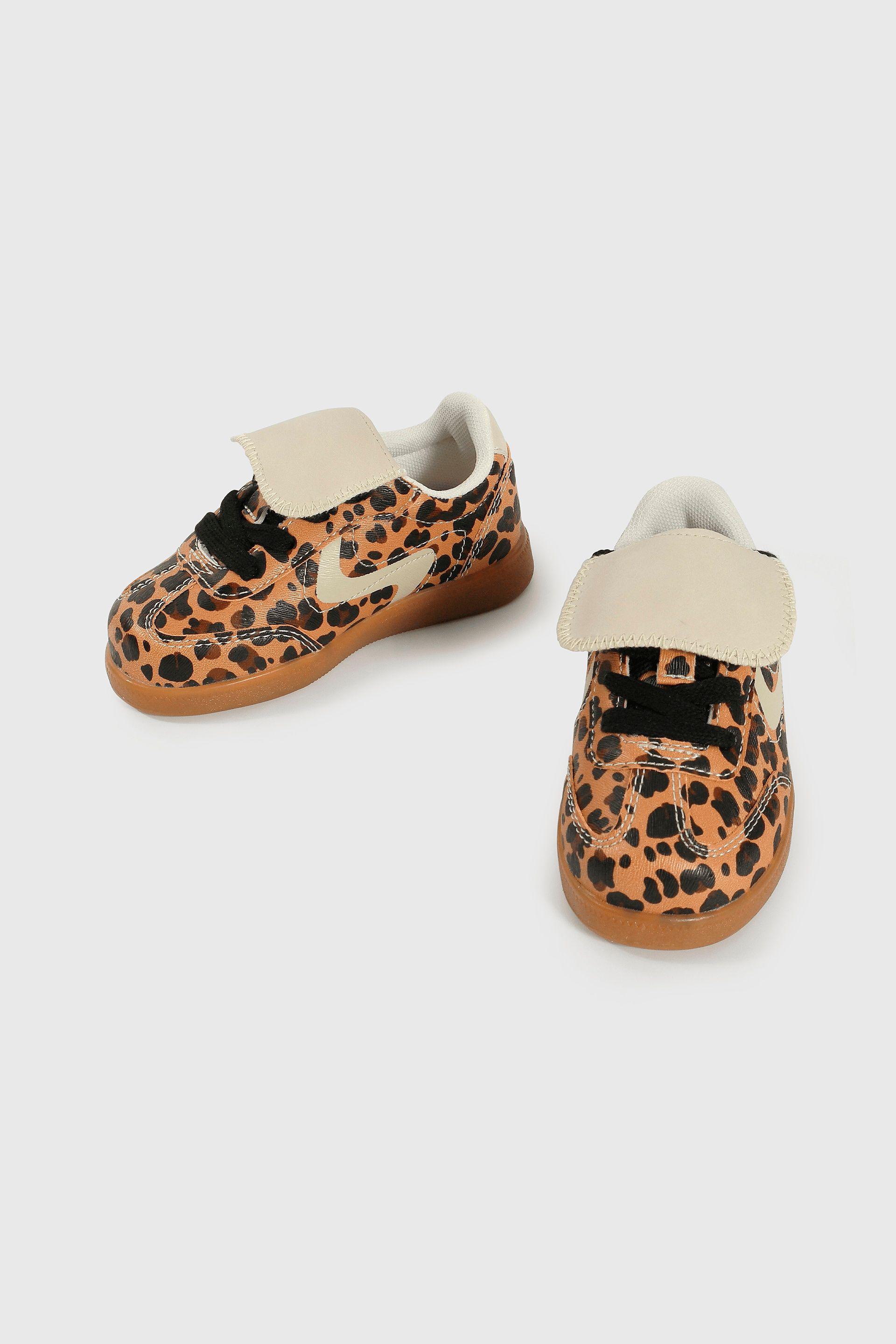 Zapatilla Lifestyle Cafés Rojizos-3