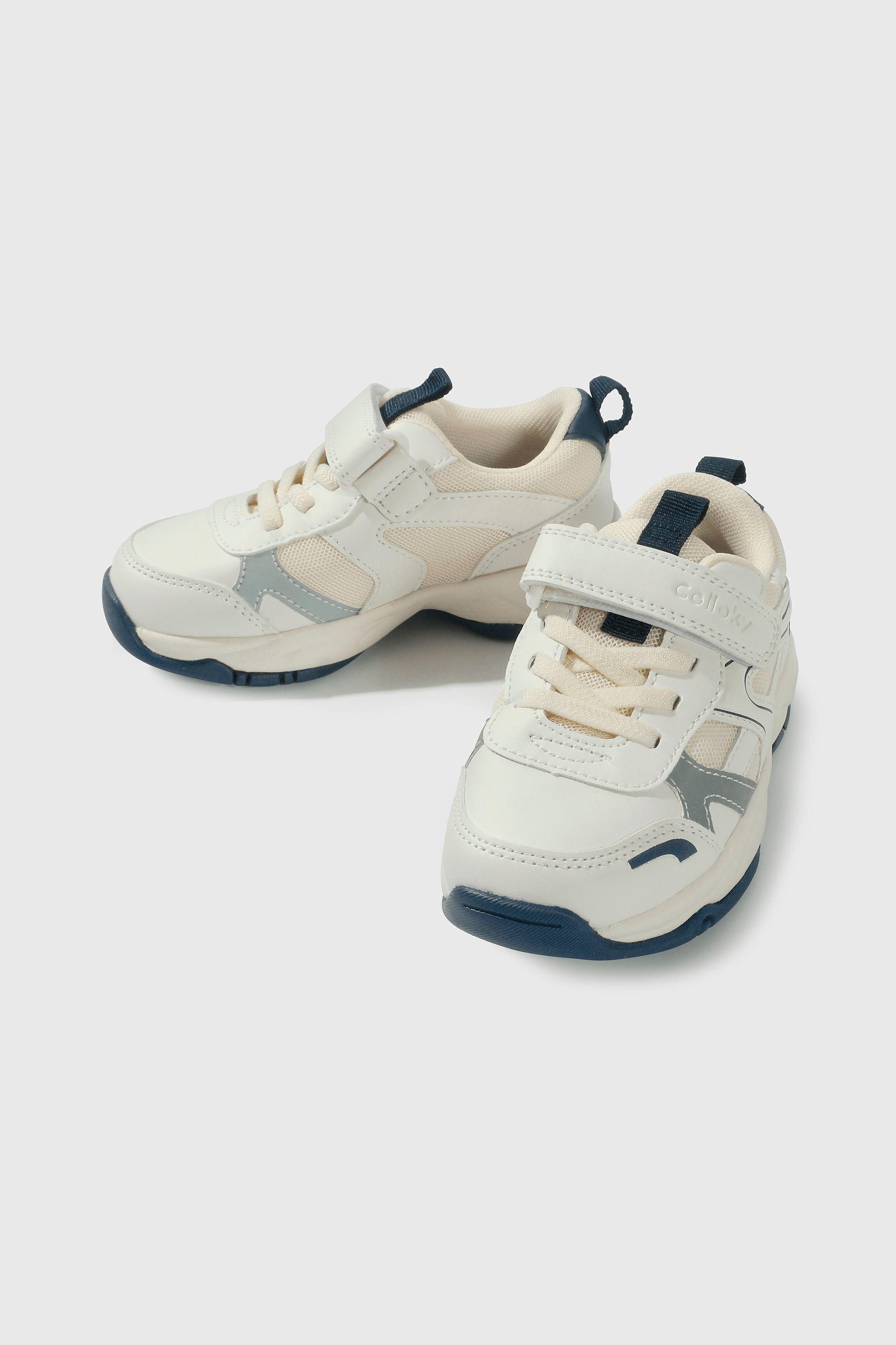 Zapatilla blanca para niño, comodidad y estilo-3