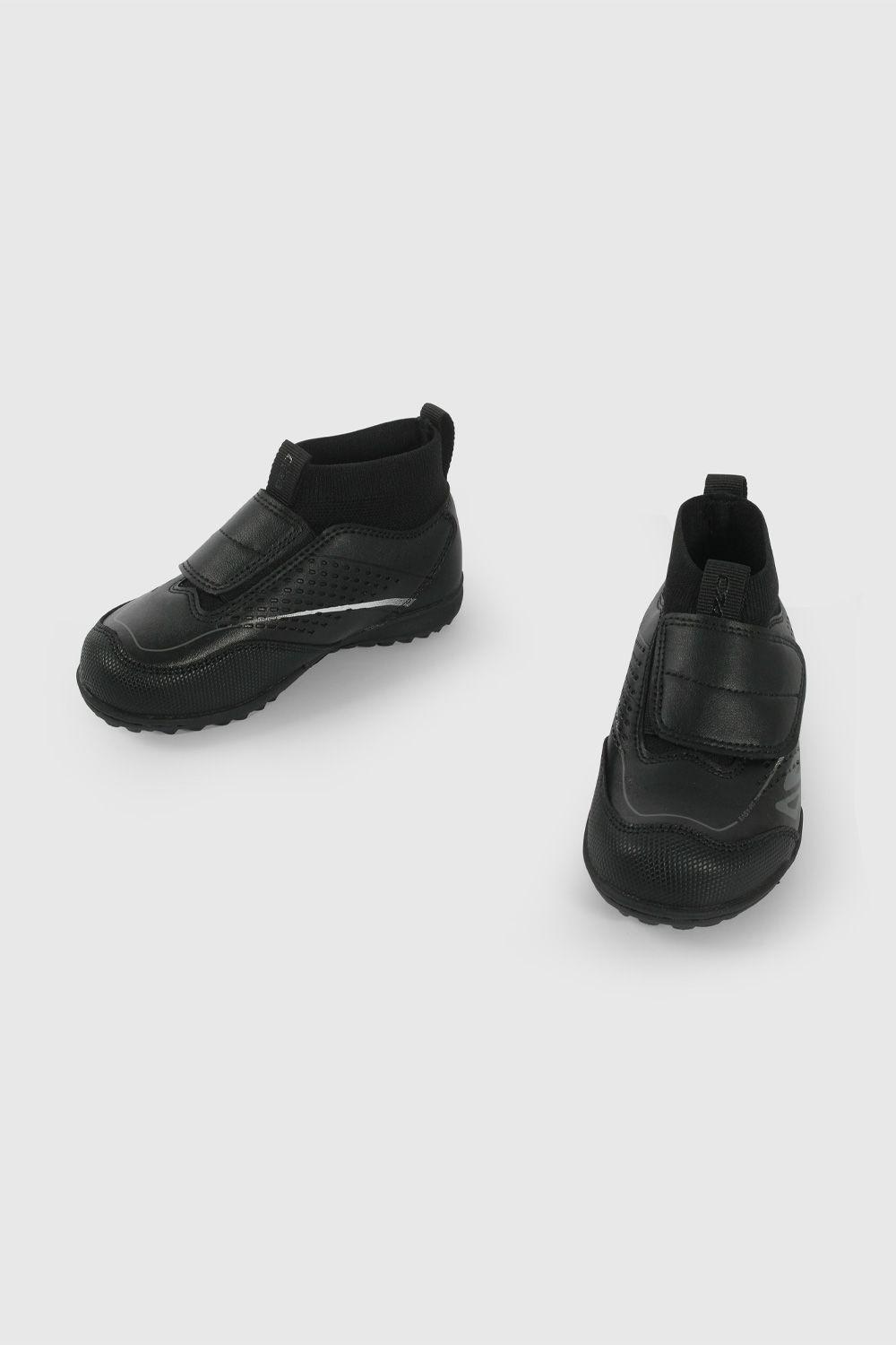 Zapatilla de Futbol Negra 48670201V26-3
