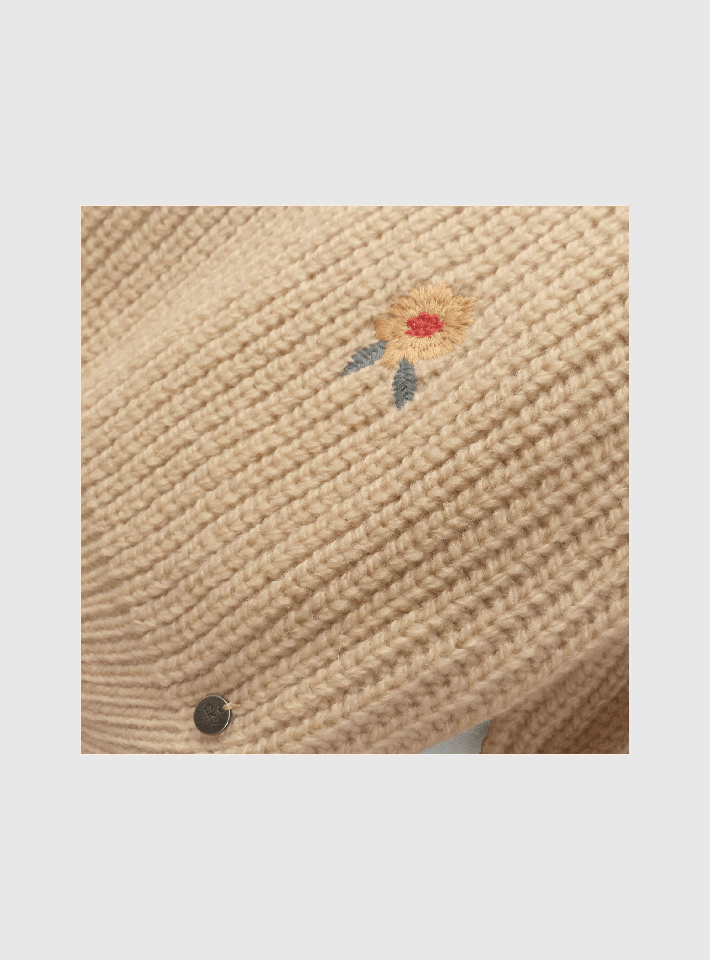 Chaleco Cuello Alto Beige Bordado-3