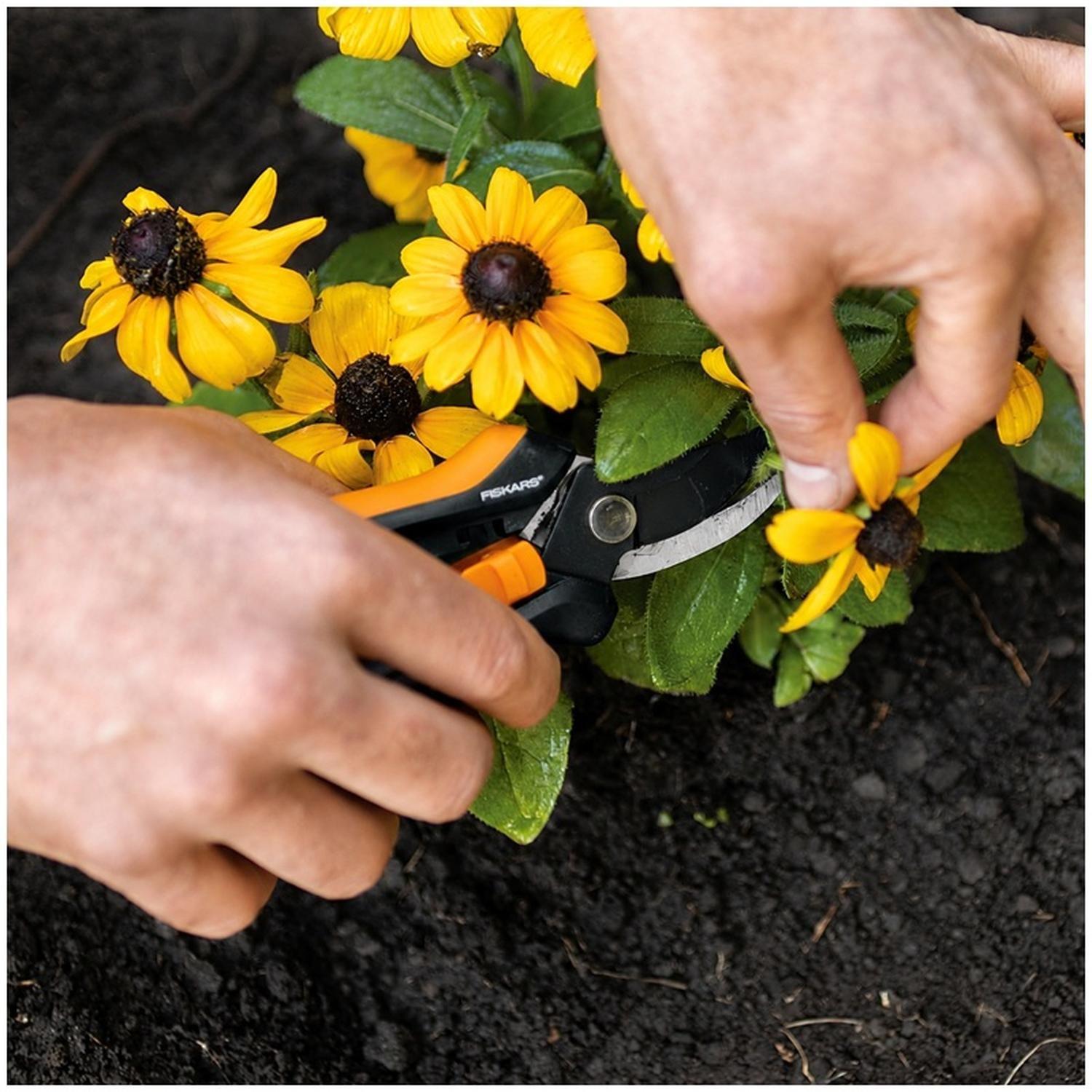 Tijera De Podar Flores Fiskars Con Pelador De Tallos-7