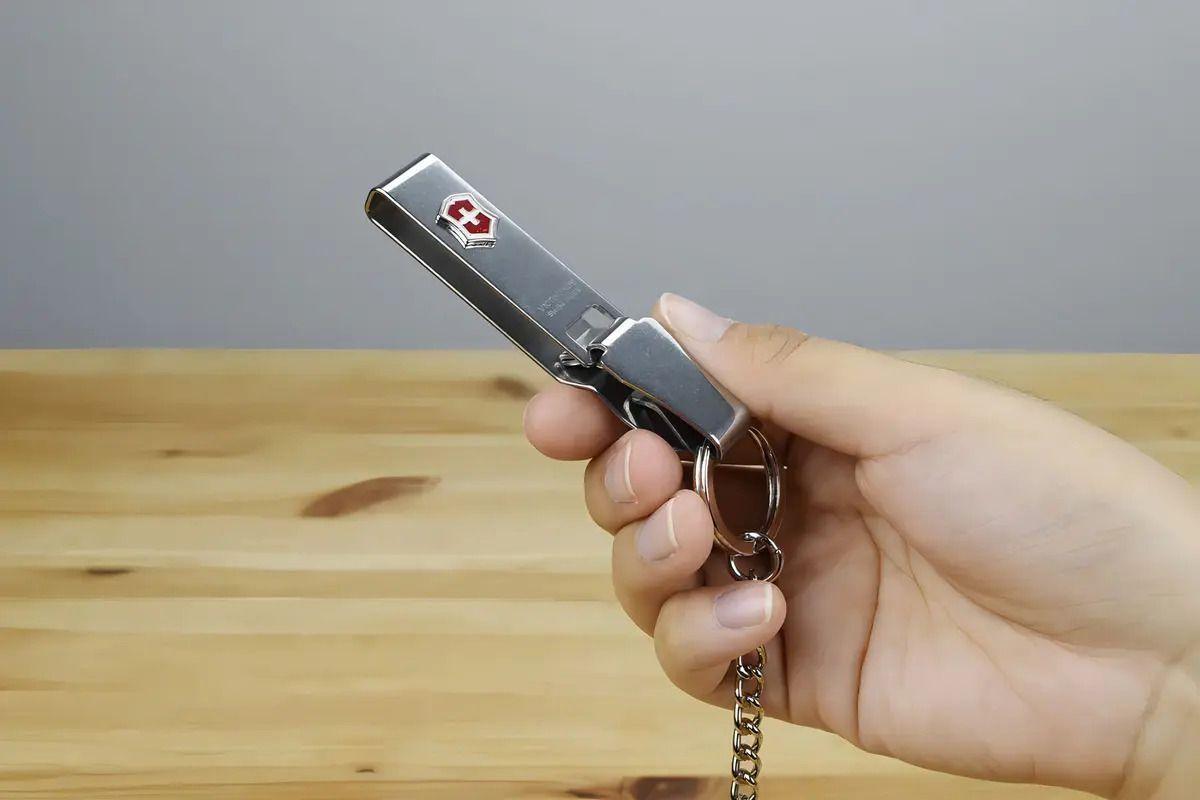 Llavero Victorinox Con Cadena 4.1859 Color Plateado-5