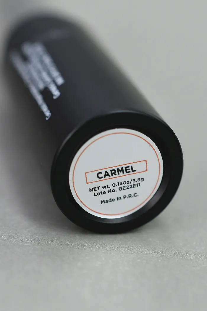 CORRECTOR DE OJERAS EN BARRA TONO CARMEL DOLCE BELLA-2