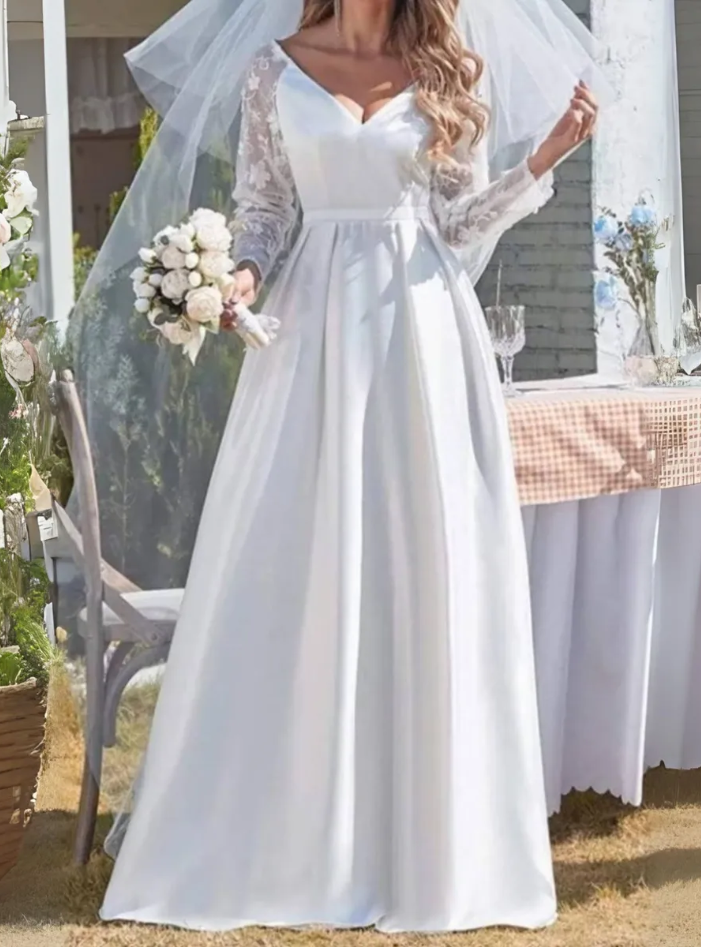 Vestido de novia con mangas bordadas-0