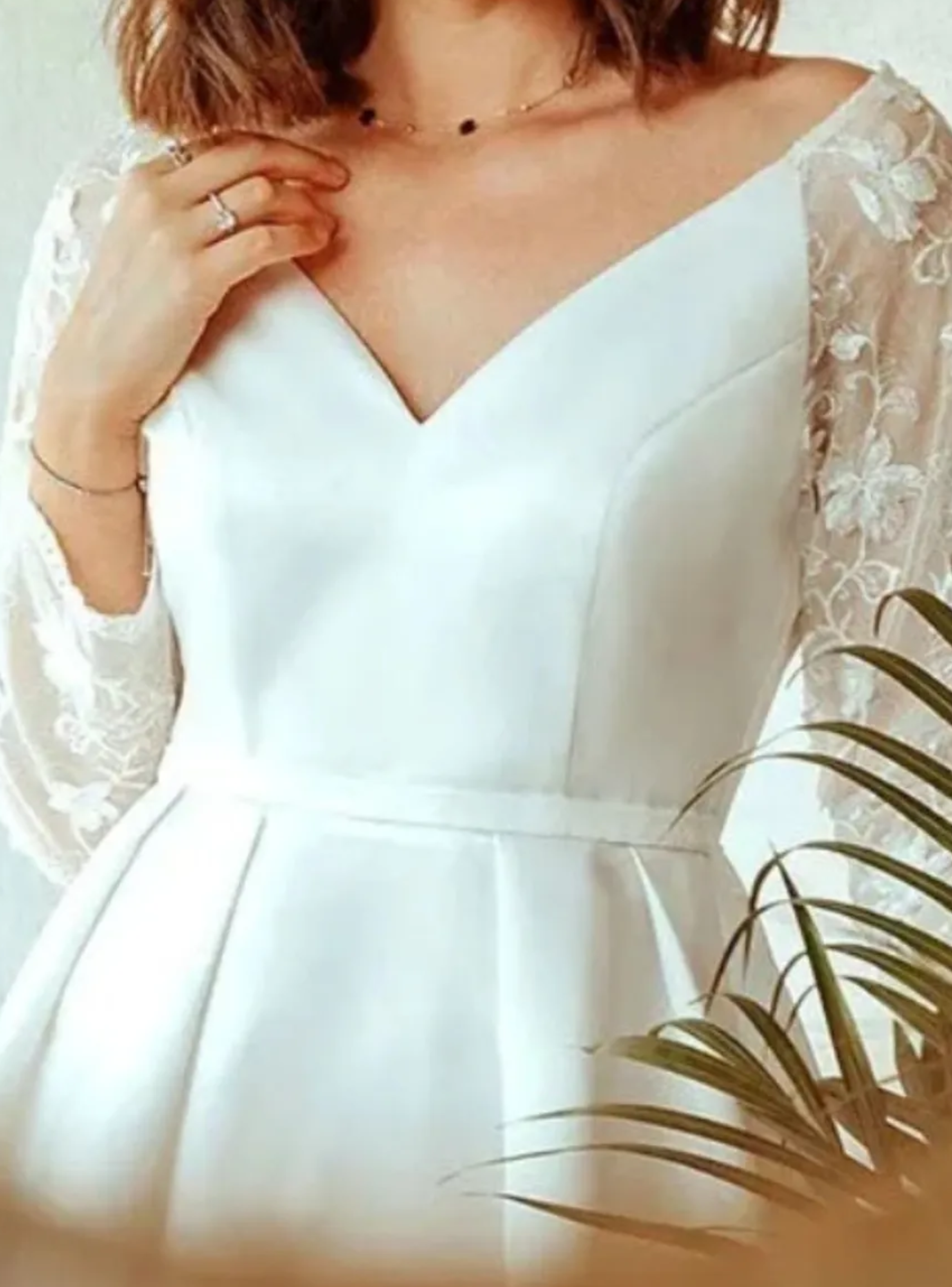 Vestido de novia con mangas bordadas-4