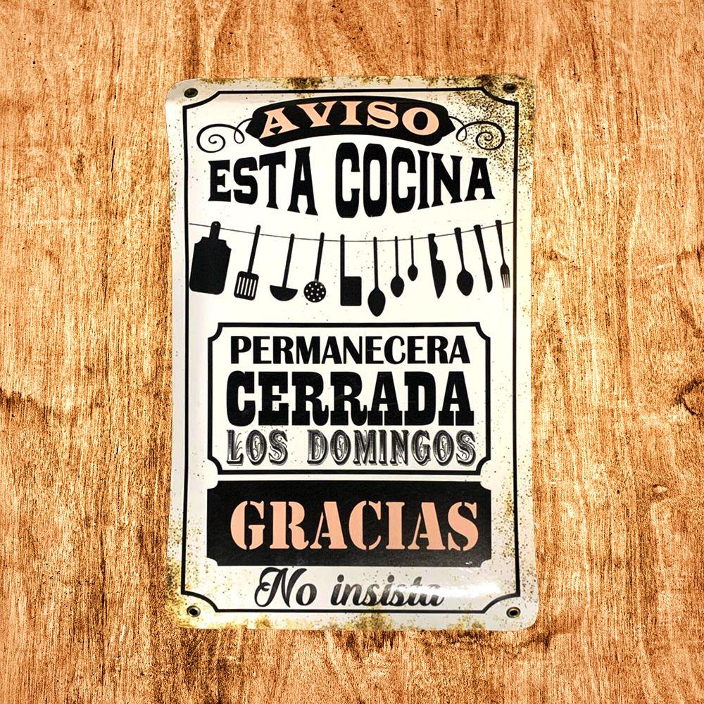 CARTEL CHAPA 25x35 AVISO ESTA COCINA PERMANECE CERRADA LOS DOMINGOS - FIRE CHILE-1