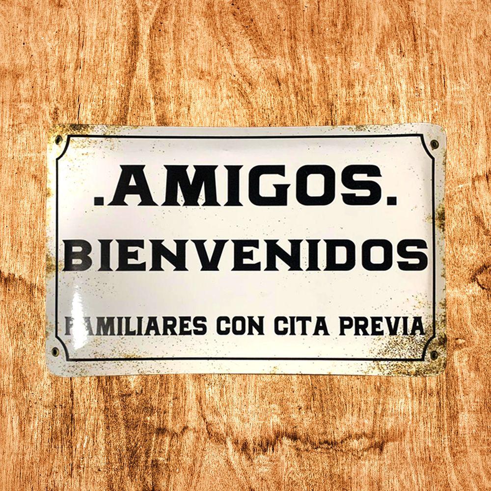 CARTEL CHAPA 25x35 AMIGOS BIENVENIDOS, FAMILIARES CON CITA - FIRE CHILE-1