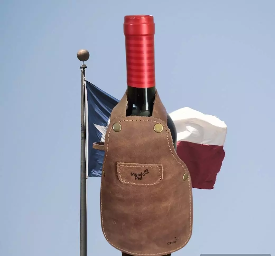 Mini Pechera de cuero para botella Café Claro-4