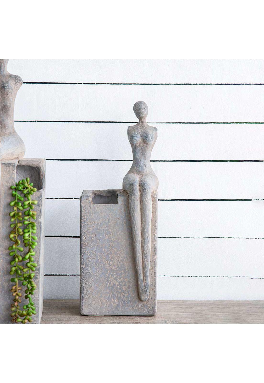 Escultura decorativa mujer sentada-2